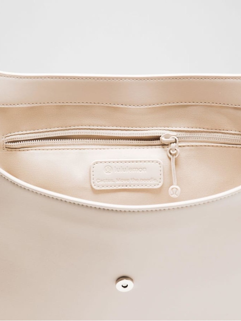 NWT Lululemon leather alternative shoulder bag cashew beige - Picture 3 of 13